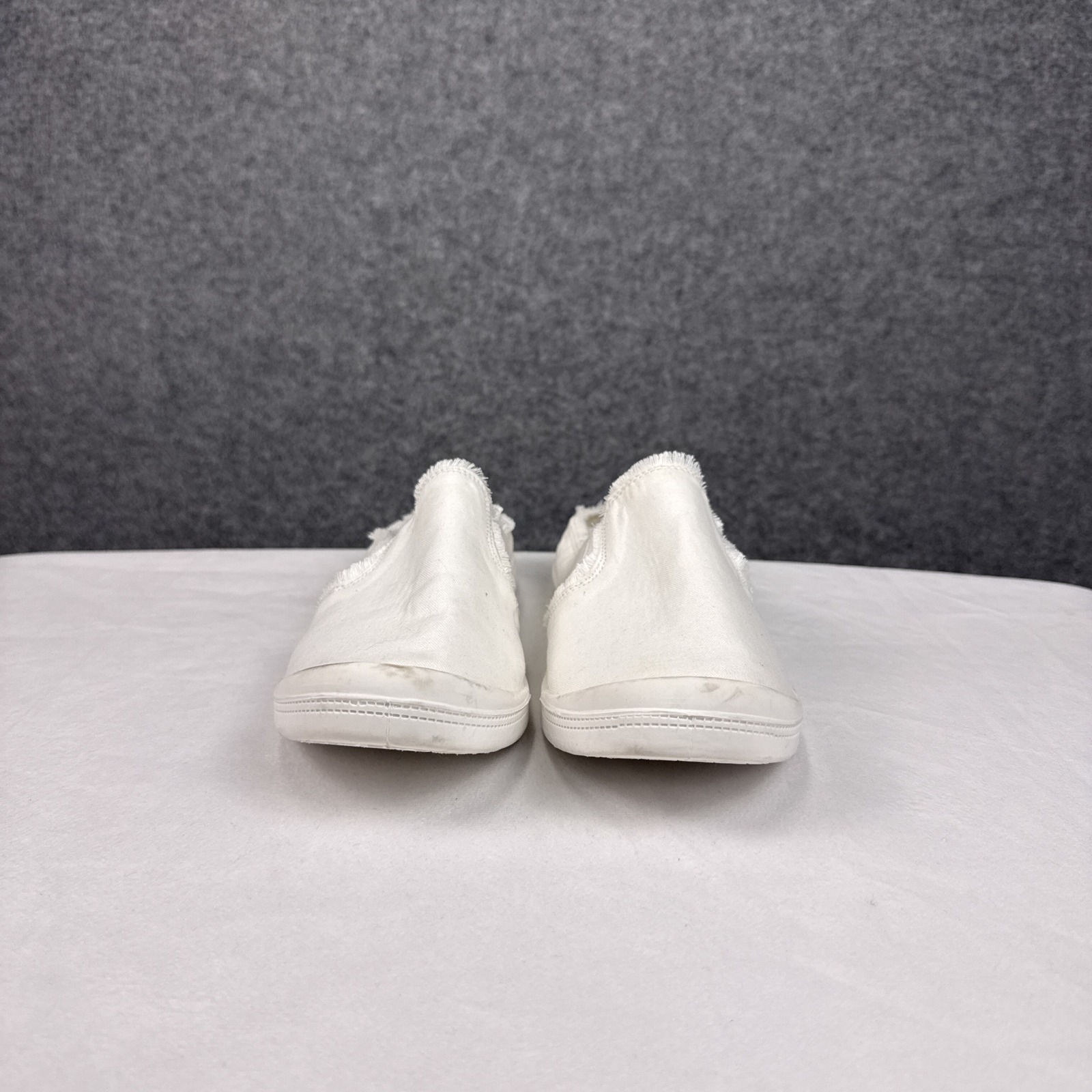 Jellypop Womens White Canvas Slip On Mule Sneakers Frayed Edge Size 10m